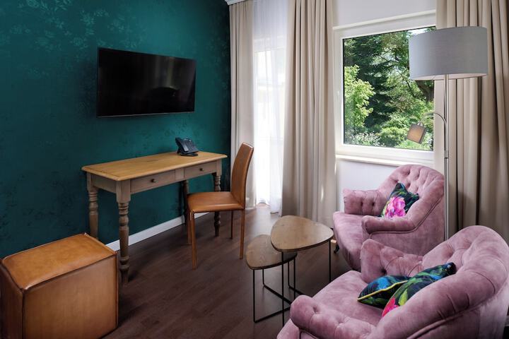 Room 13 of 28