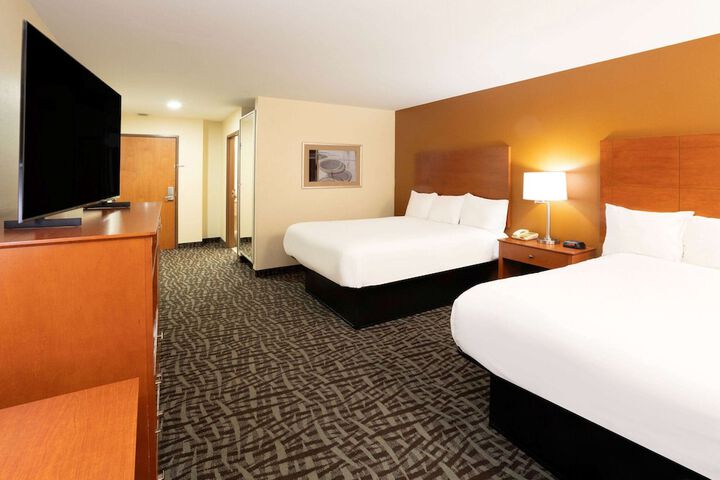 2 Queen Beds (1 of 6)