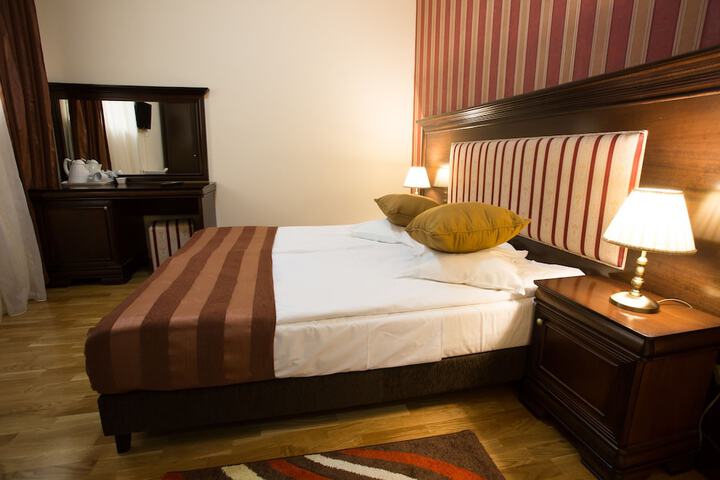 Room 5 of 35