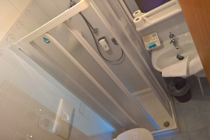 Room 7 of 25