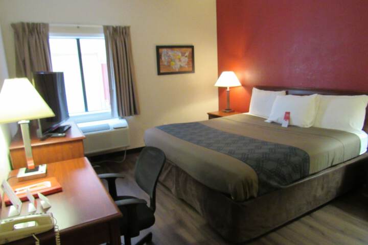 1 King Bed (12 of 18)