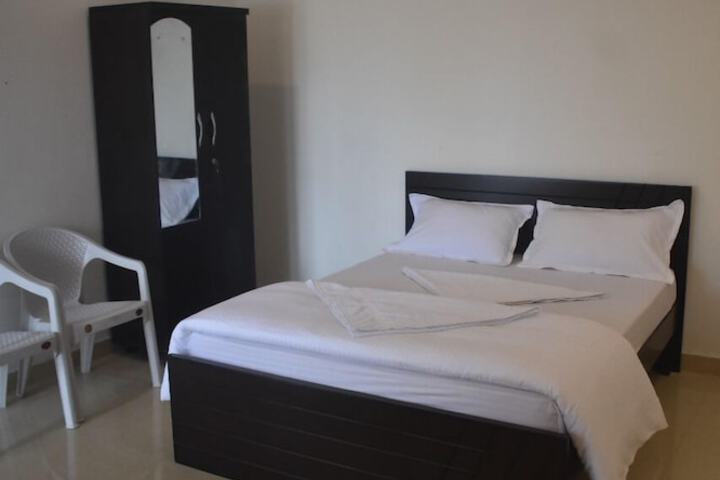 Room 5 of 40