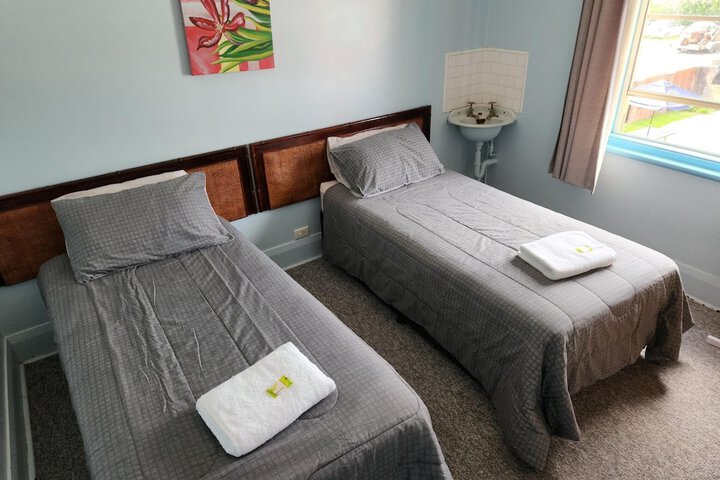 Room 5 of 16