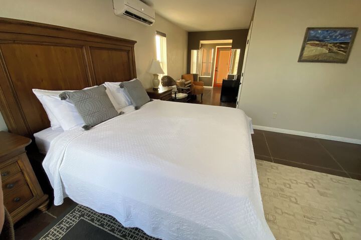 Room 25 of 136
