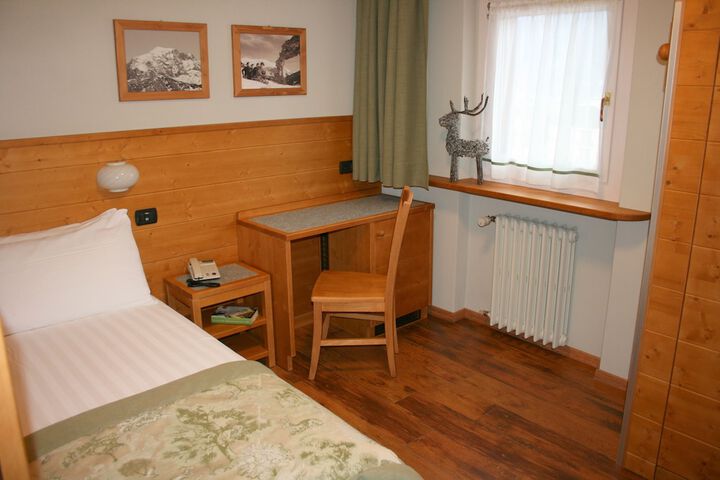 Room 8 of 32