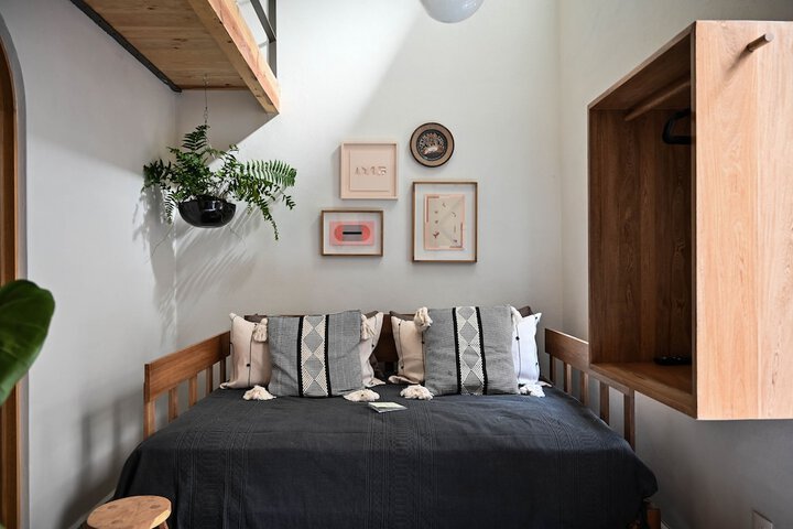 Room 19 of 48