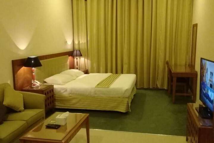 Room 12 of 36