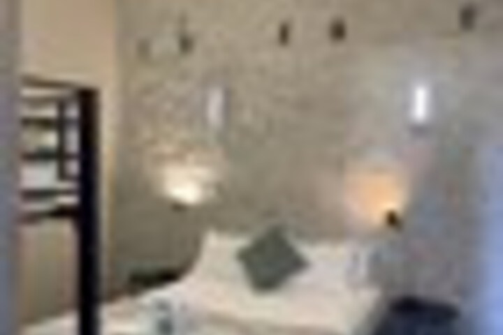 Room 62 of 243