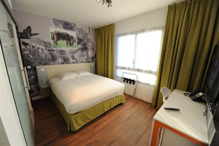 Room 8 of 11