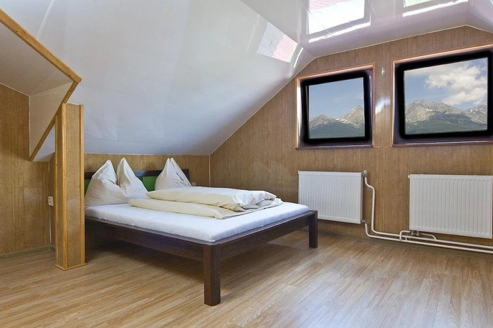 Room 3 of 12