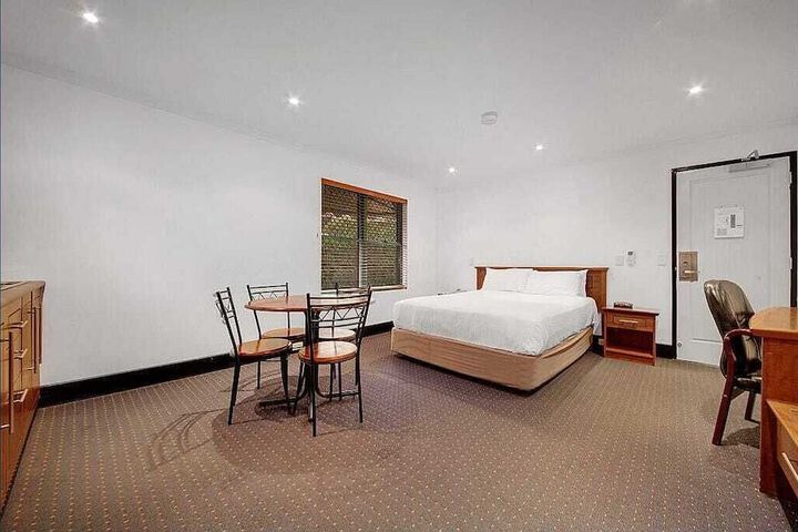 Room 7 of 25