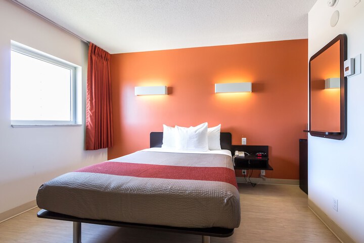 1 Queen Bed (33 of 48)