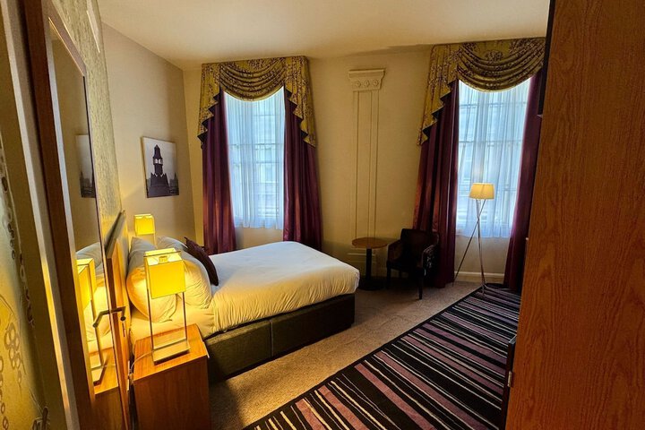 Room 18 of 32