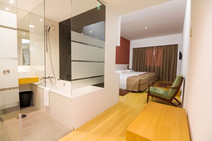 Room 16 of 38