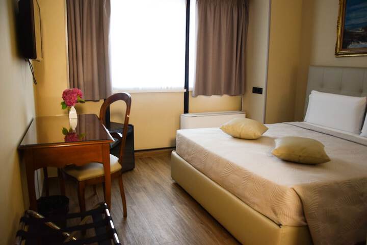 Room 8 of 25