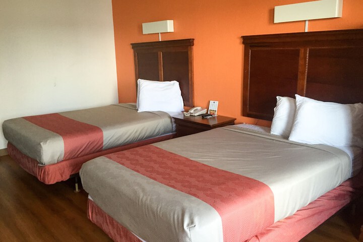 2 Double Beds (2 of 3)
