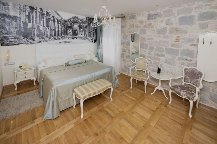 Room 5 of 31