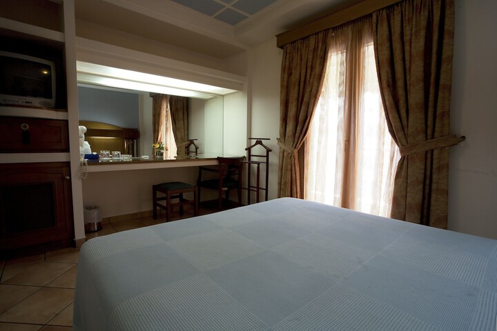 Room 33 of 59