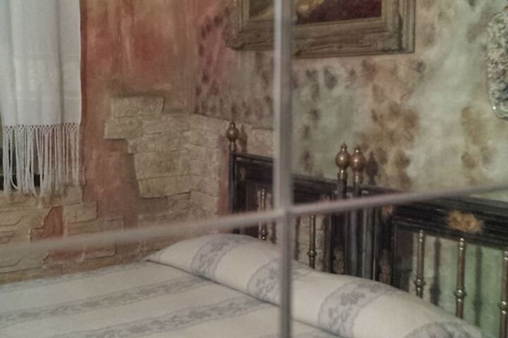 Room 28 of 86
