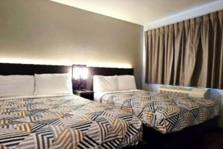 Room 4 of 36
