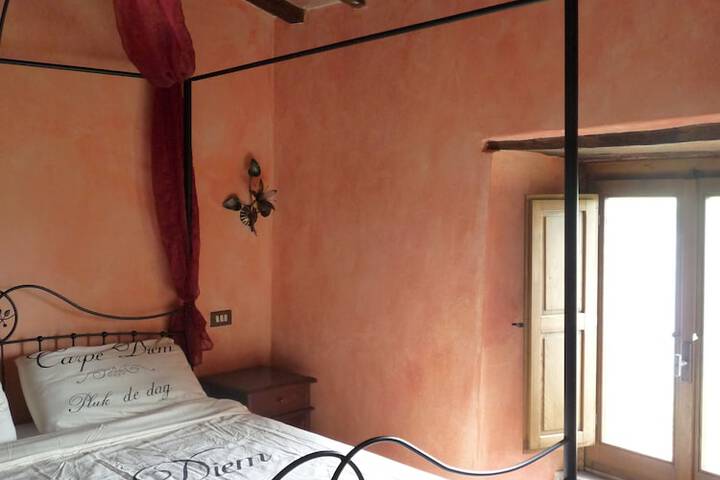Room 10 of 96
