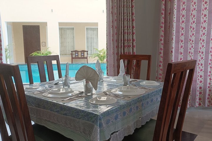 Dining 19 of 22