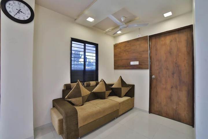 Room 6 of 12