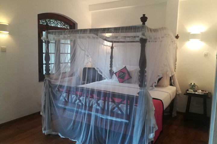 Room 4 of 42