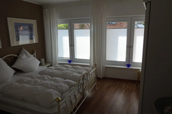 Room 2 of 12