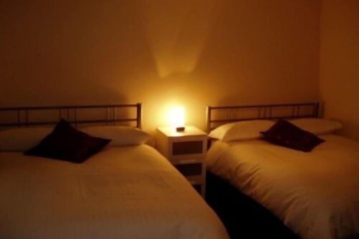 Room 4 of 10