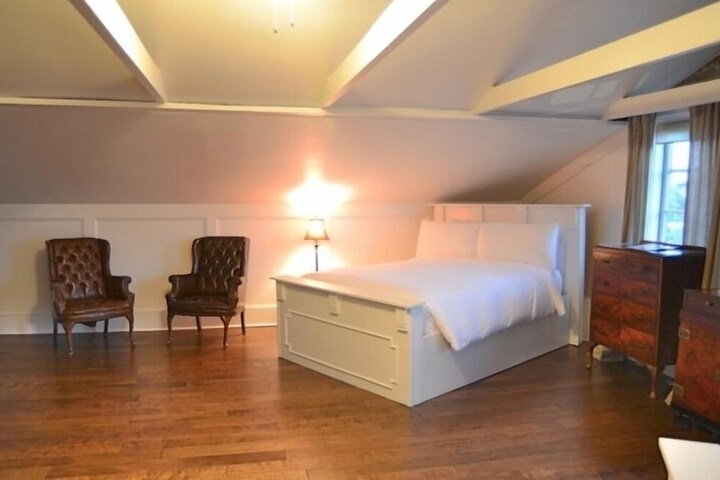 Room 12 of 49