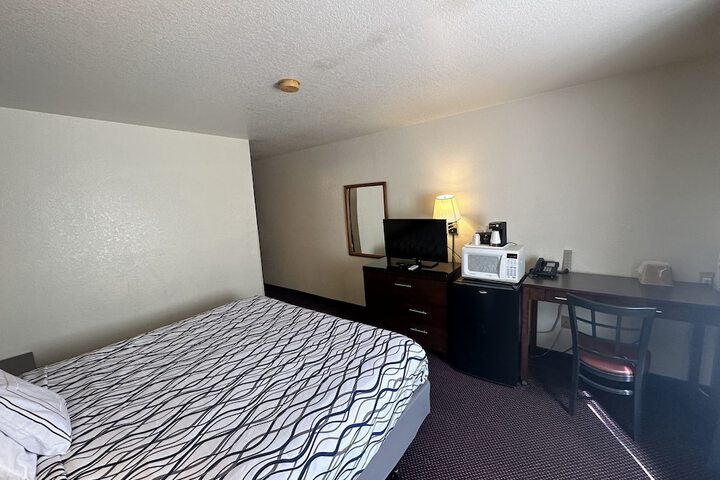 Room 12 of 21