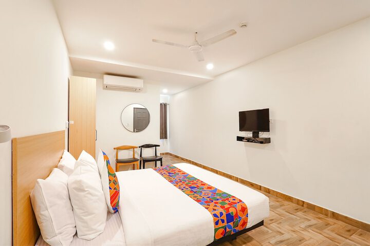 Room 13 of 30