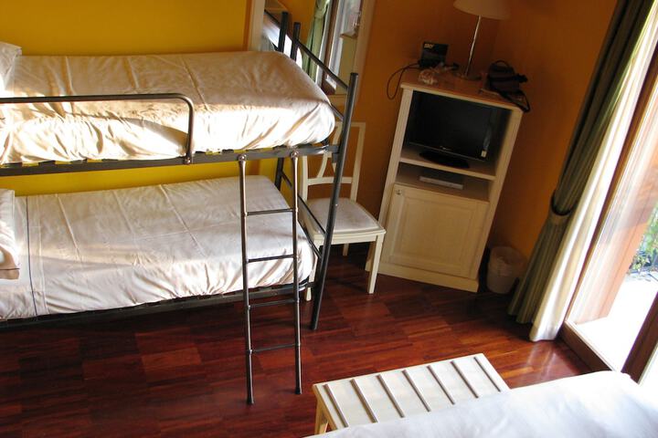Room 8 of 48