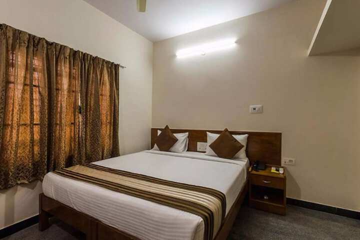 Room 4 of 27