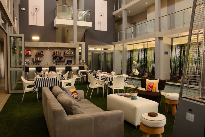 Lounge 45 of 62