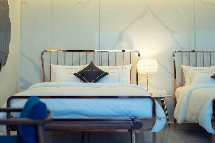 Room 10 of 82