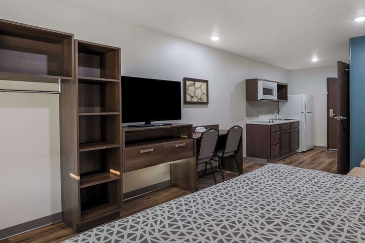 1 King Bed Accessible (8 of 9)