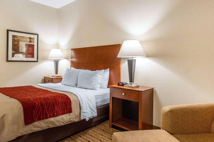 Queen Bed Accessible (17 of 24)