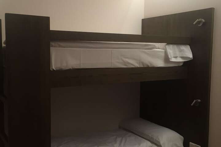 Room 4 of 63