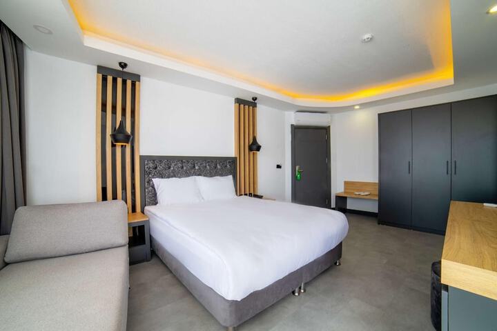 Room 8 of 48