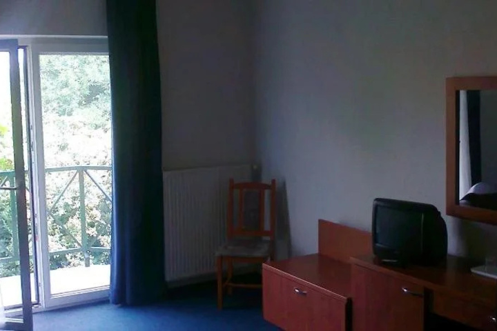 Room 3 of 21