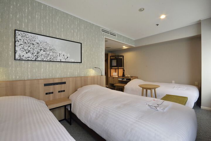 Room 10 of 83