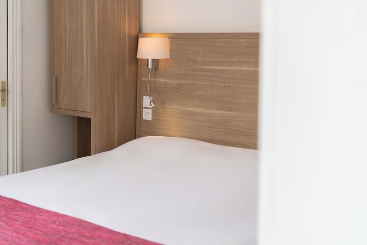 Room 6 of 26