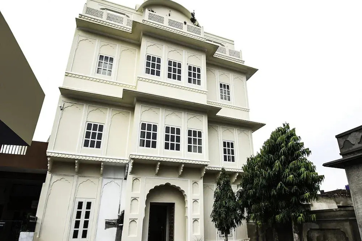 OYO 18308 Kishanpur Haveli