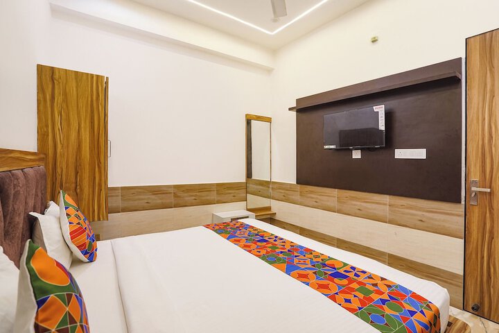 Room 11 of 25