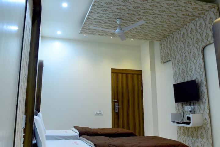 Room 17 of 43