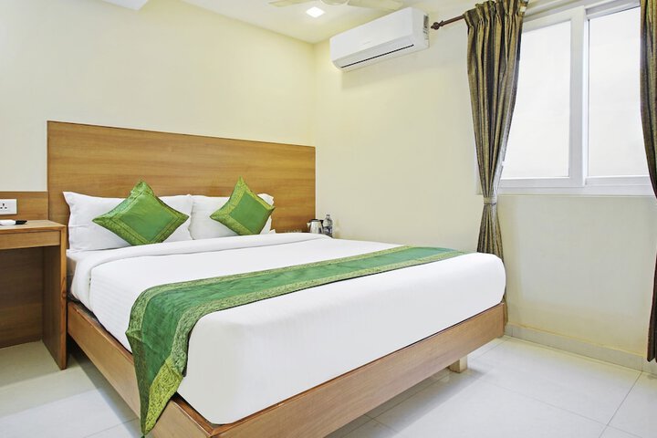 Itsy Hotels Jansi Residency