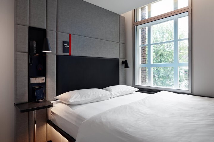 Room 7 of 37