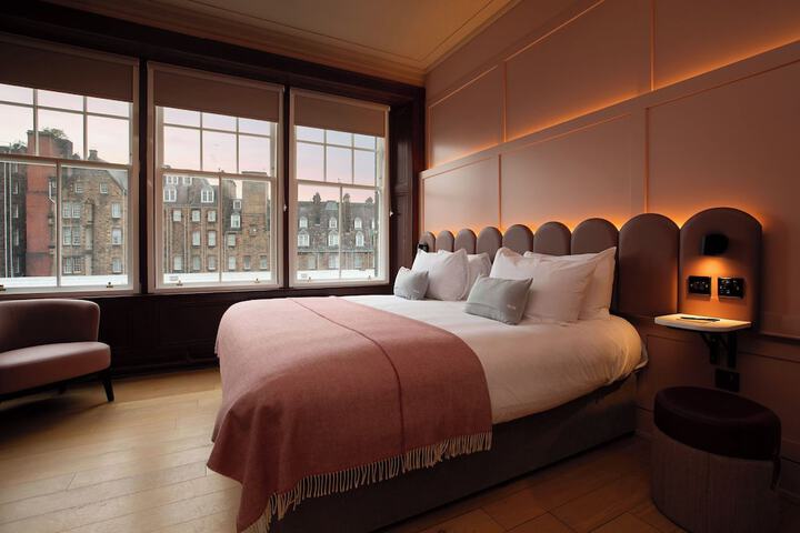 Room 5 of 12